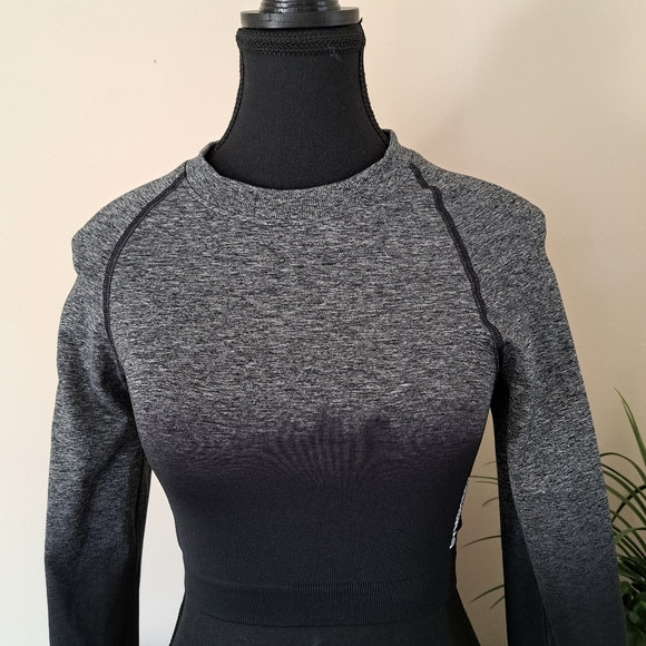 Gymshark Adapt Ombre Crop Top Grey Black Size Small Active Top Long Sleeved - Picture 7 of 15